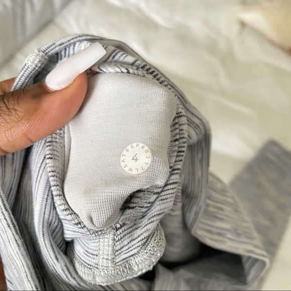 Lululemon Wunder Under Leggings 25” - Picture 3 of 3